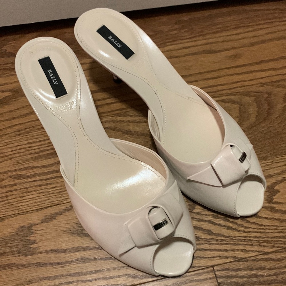 Worn once Bally ivory sandals with leather knot